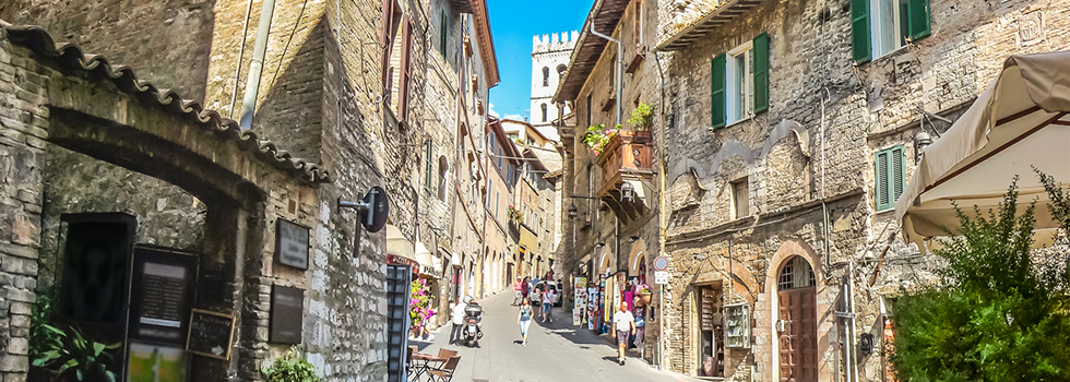 Bonita calle en Asís, Umbria