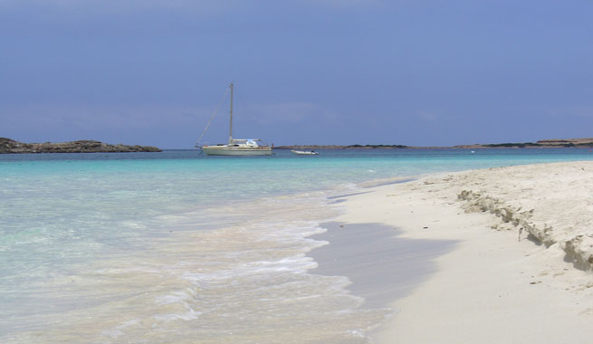 Playa_de_sAlga_on_Espalmador_Island-Samu