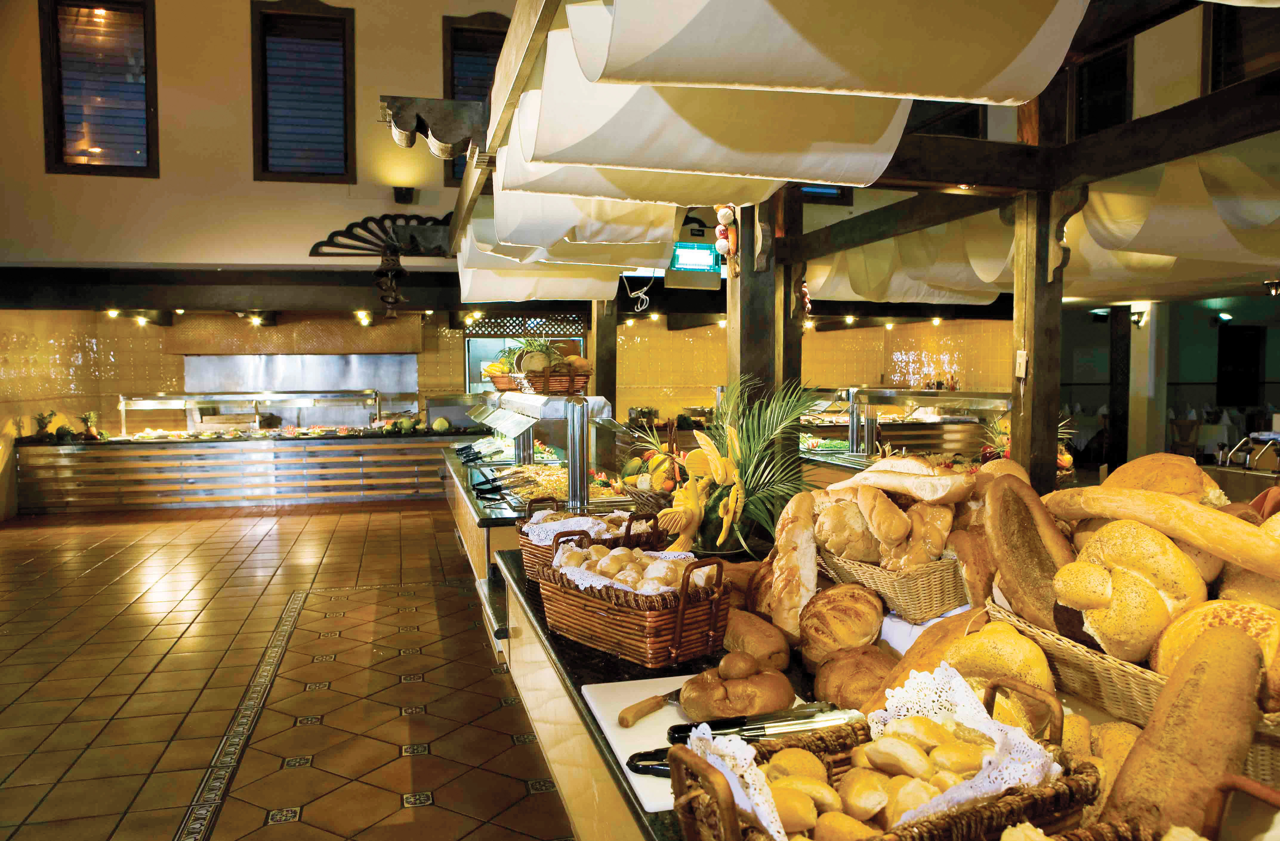 http://www.bluebayresorts.com/mailings/ftp/BlueBayHotelsImageBank/BV_Dominican_Bay/Dominican_Bay_030.jpg