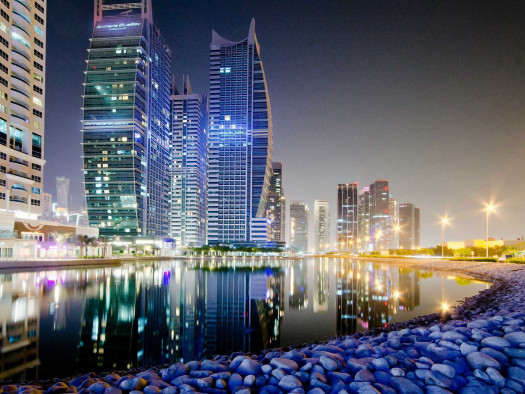 BlueBay_Dubai_nocturna