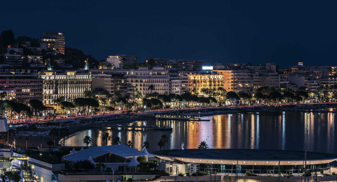 Vista nocturna de Cannes.