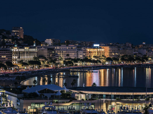 Vista nocturna de Cannes.