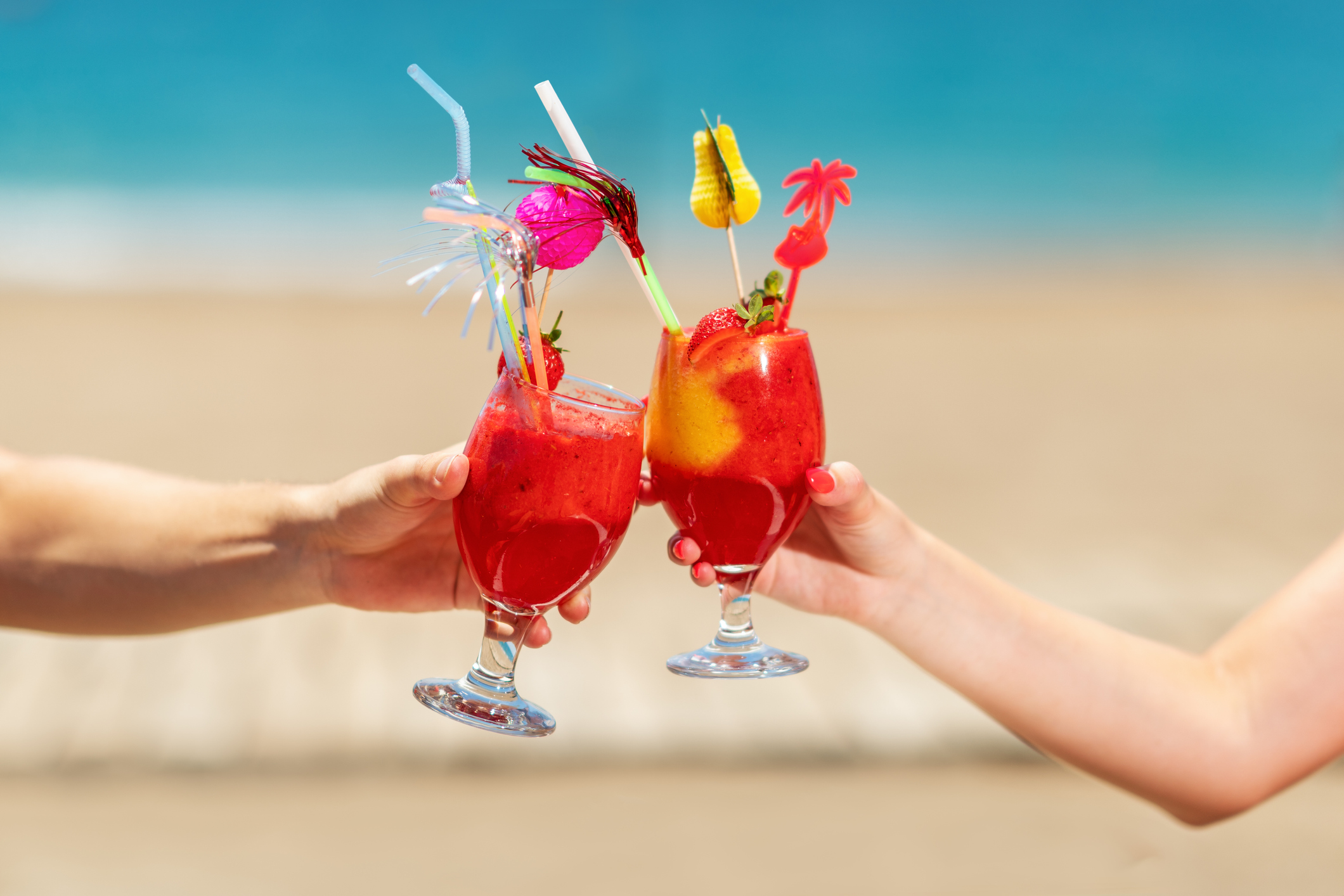 man and woman hands holding cocktail glasses. Summer concept
