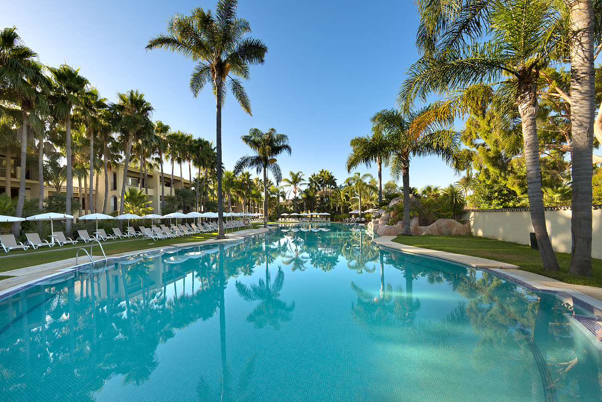 Piscina BlueBay Banús