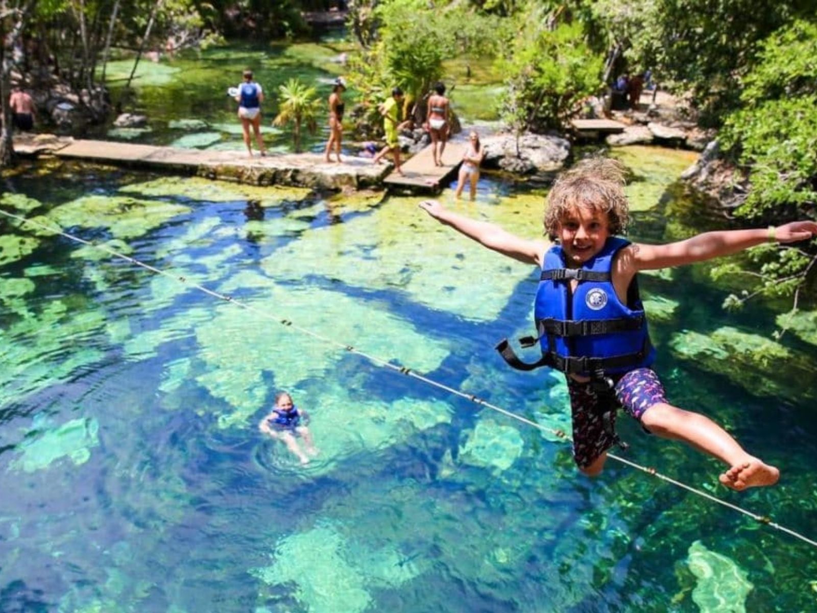 El Cenote azul es ideal para niños gracias a su poca profundidad.