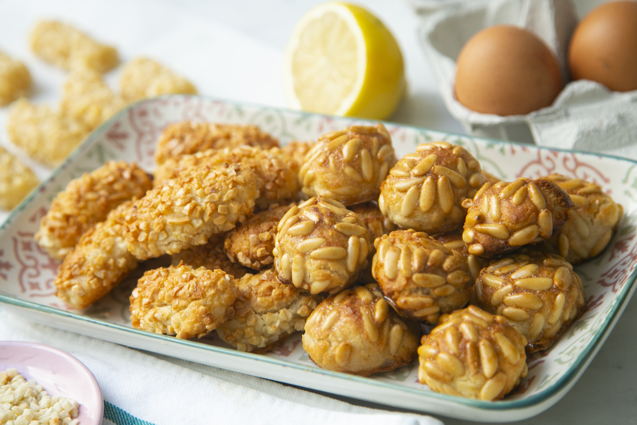 Panellets de almendras y piñones