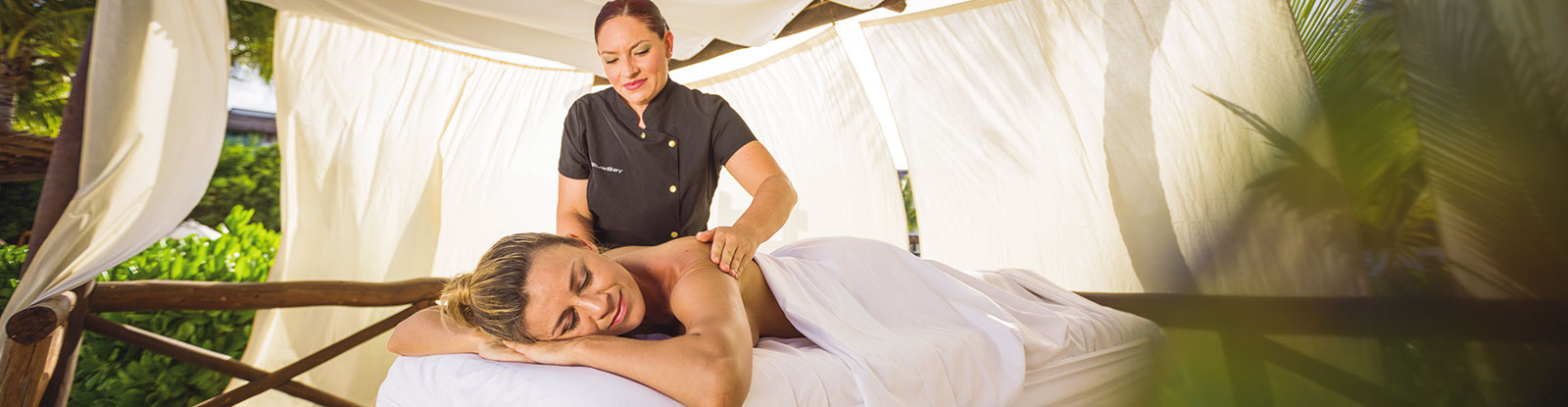 BlueBay Grand Esmeralda - Services