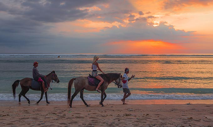 Experiencia paseo en caballo en hoteles Bluebay Resorts