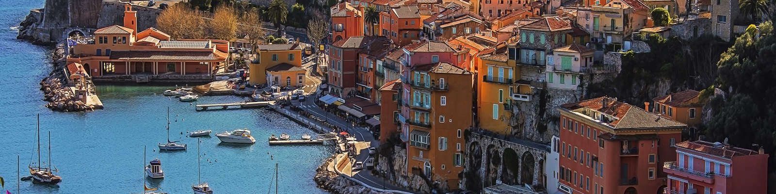 Spazieren Sie im Hafen und spüren Sie das echte Antibes