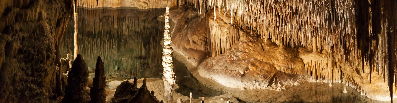 Cachez-vous dans les grottes du Drach