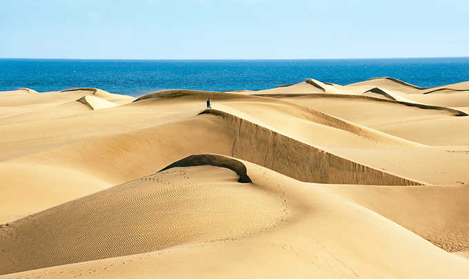 Une île avec des dunes où se perdre