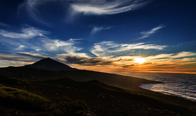 Un paisaje volcánico rodeado de tranquilidad